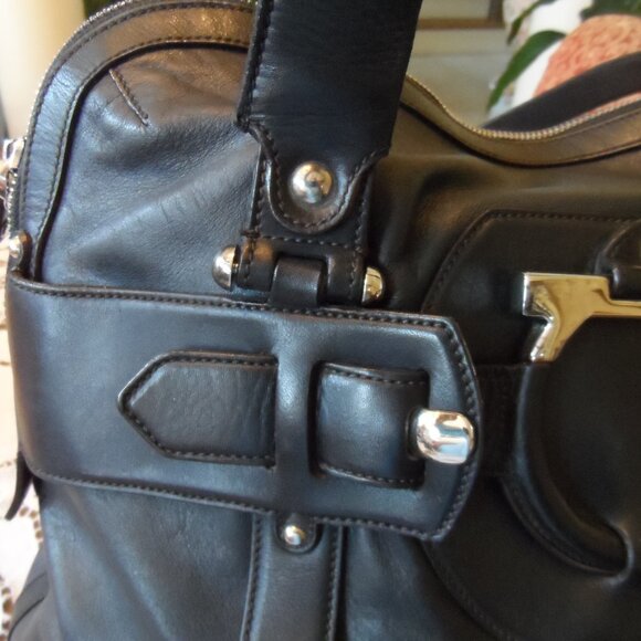 Salvatore Ferragamo Black Lamb Skin Leather "Gancio" Shoulder Bag - Picture 7 of 16